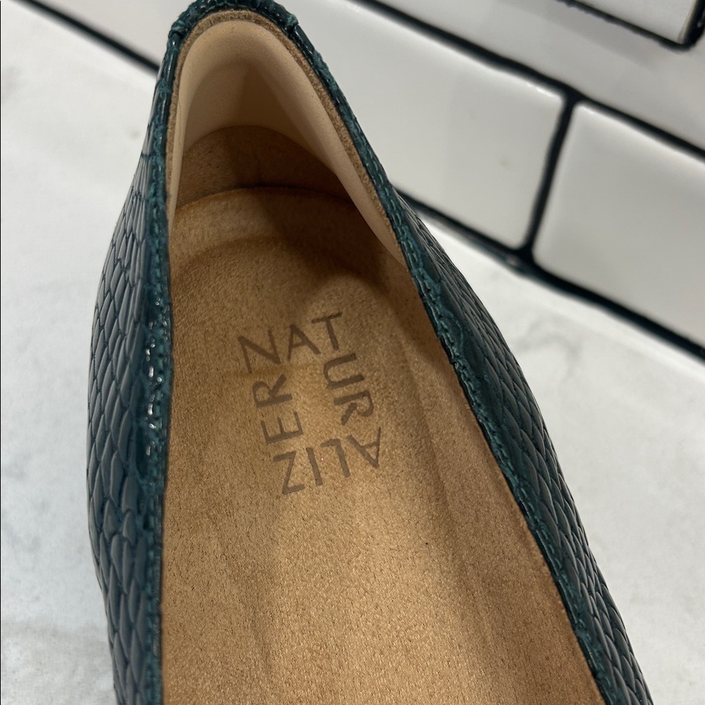 Naturalizer September Loafers with Chain Accent Crocodile Embossed Green 10 - Picture 12 of 16